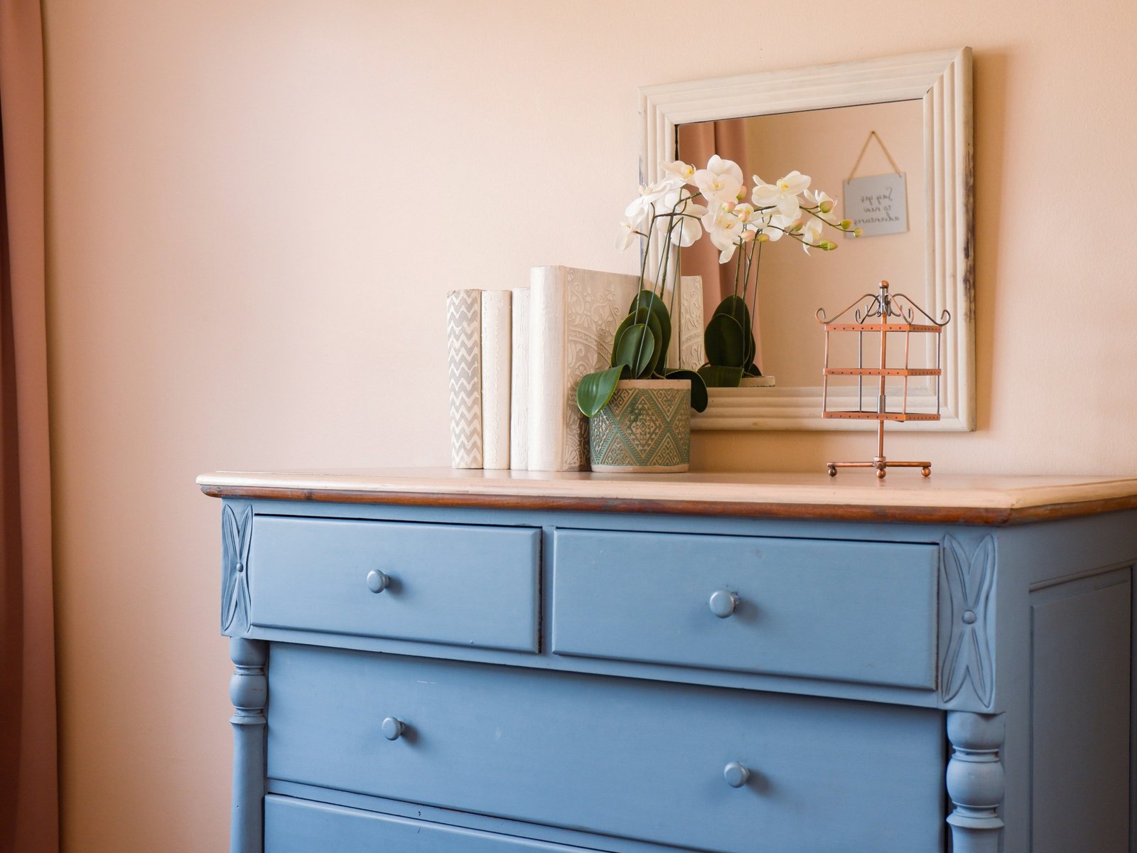 Mueble pintado con pintura a la tiza